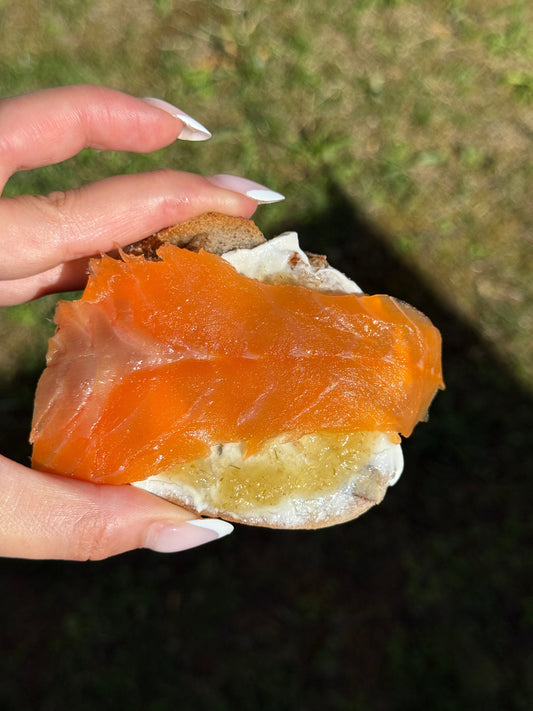 L’accord parfait : tartine de fromage frais, saumon fumé et confiture Fenouil & Gingembre