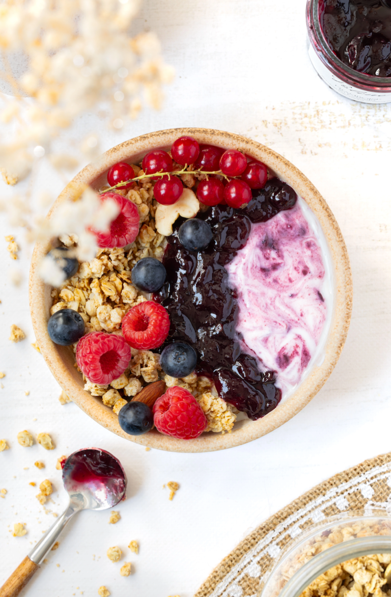 Granola bowl à la confiture de framboise